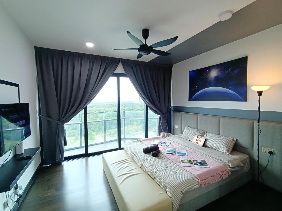 C1113 Almas Suites Galaxy Space Netflix By Stay Nusajaya  Luaran gambar