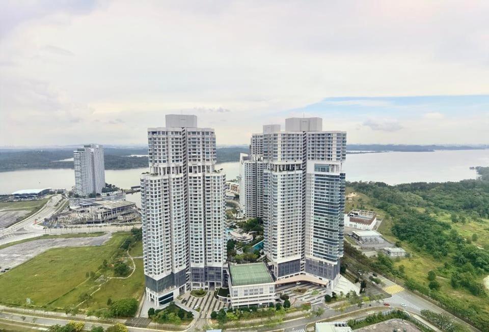 C1113 Almas Suites Galaxy Space Netflix By Stay Nusajaya  Luaran gambar