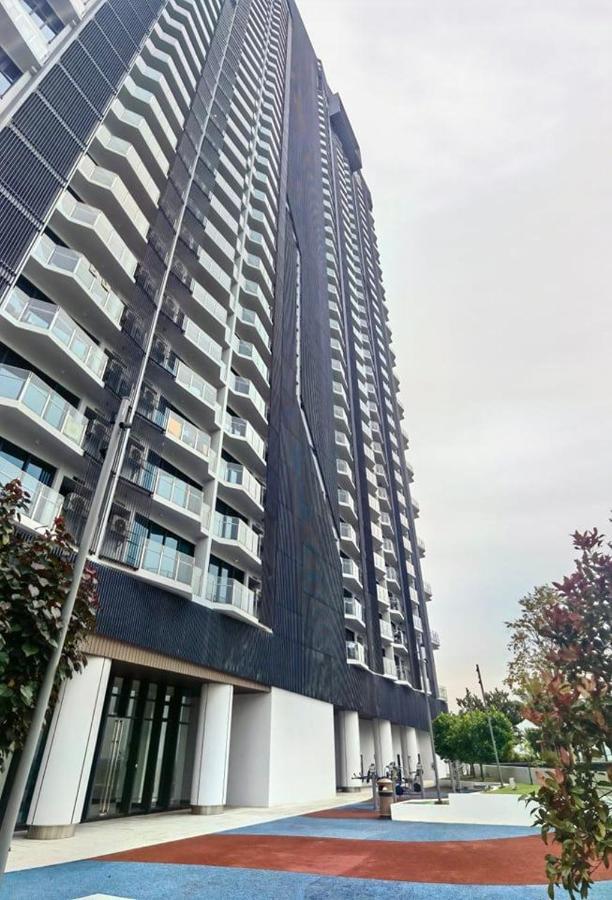 C1113 Almas Suites Galaxy Space Netflix By Stay Nusajaya  Luaran gambar